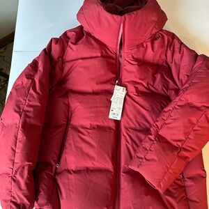 BRAND NEW Men's Uniqlo Red Puffer Down Jacket